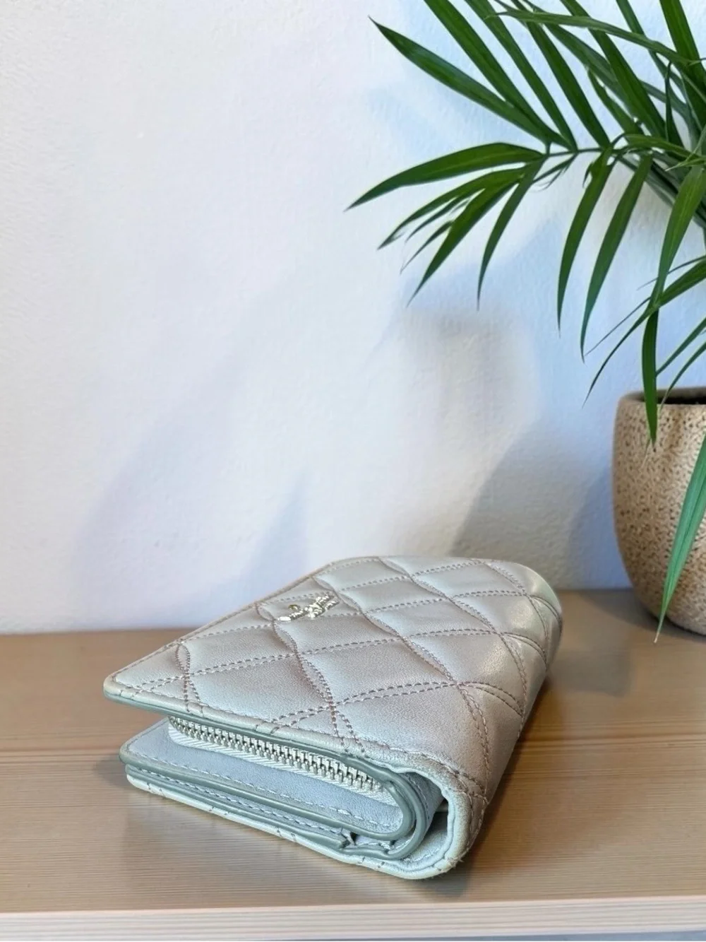 Kate Spade New York Gray Quilted Zip Around Wallet Bifold Organizer